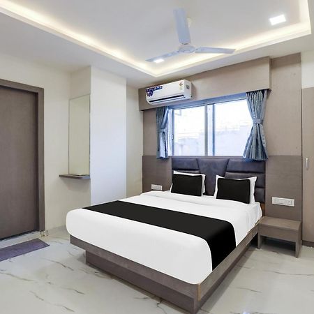 Hotel O Neek Palace Ahmedabad Exterior photo