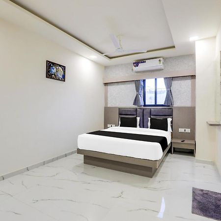 Hotel O Neek Palace Ahmedabad Exterior photo