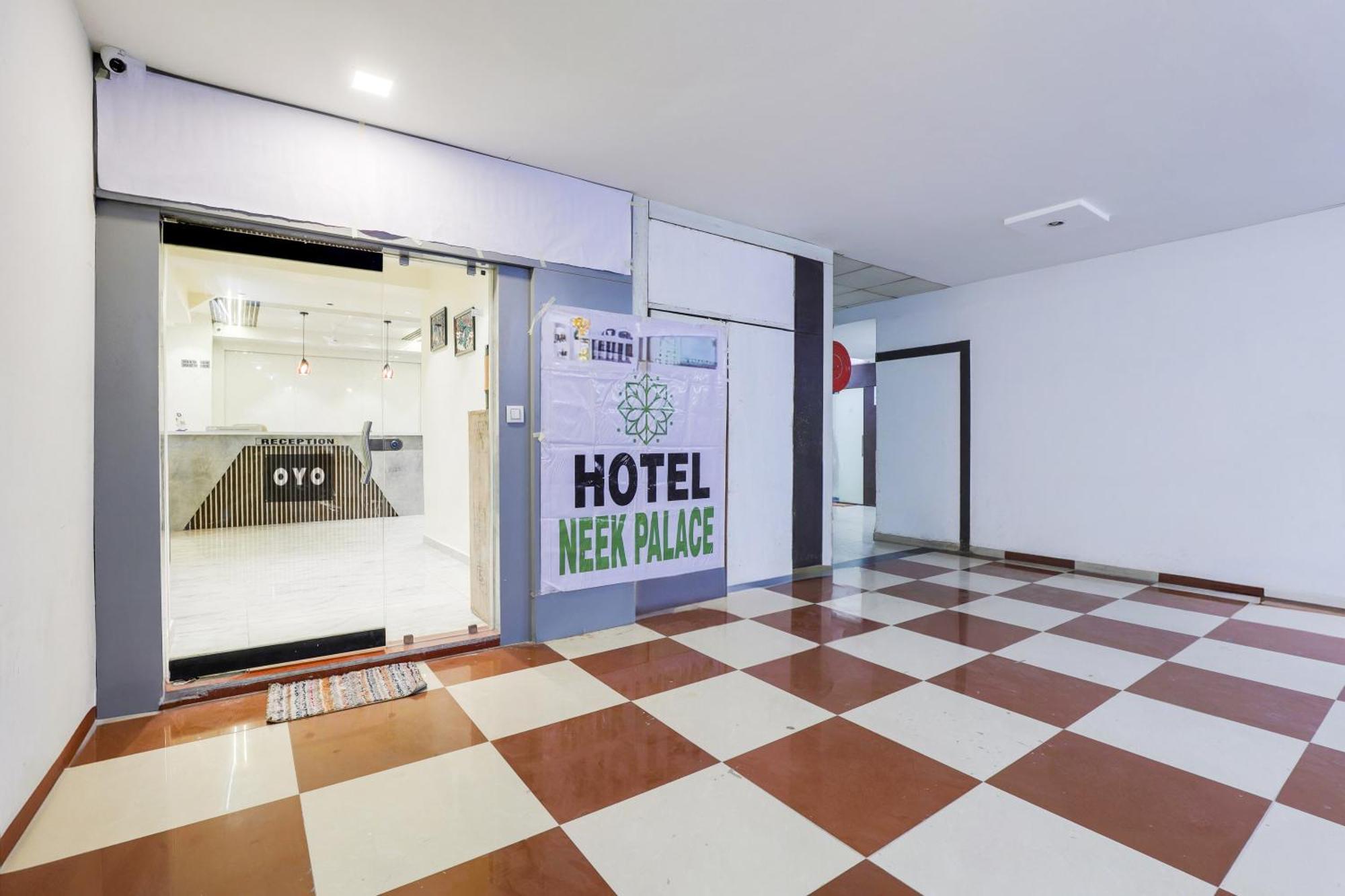 Hotel O Neek Palace Ahmedabad Exterior photo