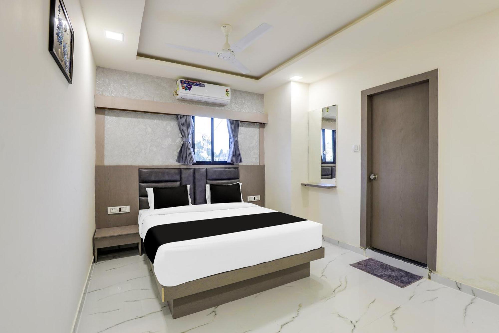 Hotel O Neek Palace Ahmedabad Exterior photo
